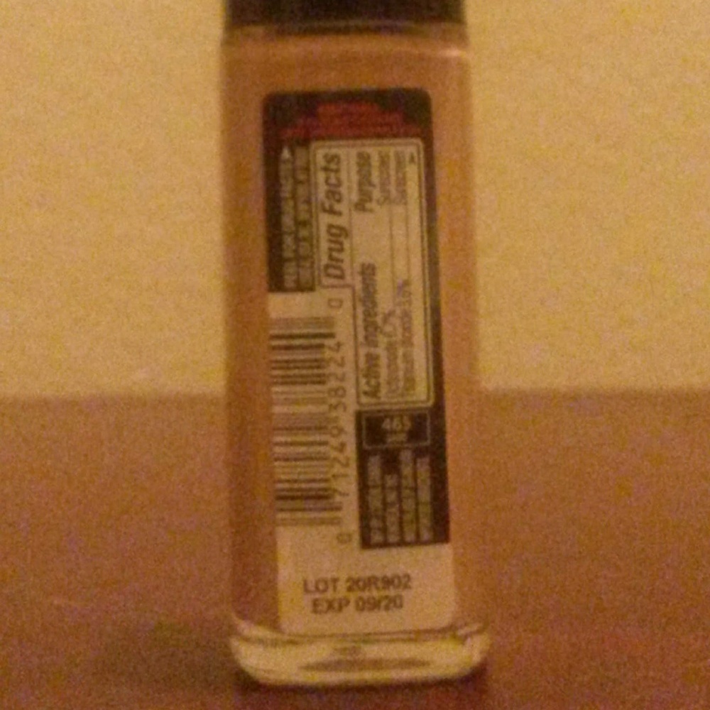 L'Oreal Infallible Foundation - GONE - Picture 2 of 8